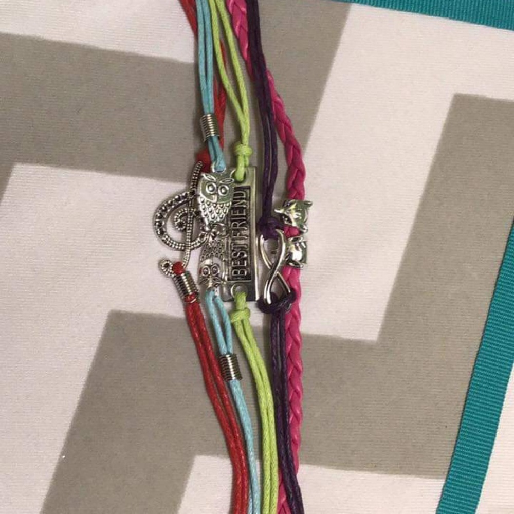 Bracelets - Picture 3 of 8